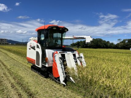 【３年農業環境科】食味・収量センサー付きコンバインを使った稲刈り