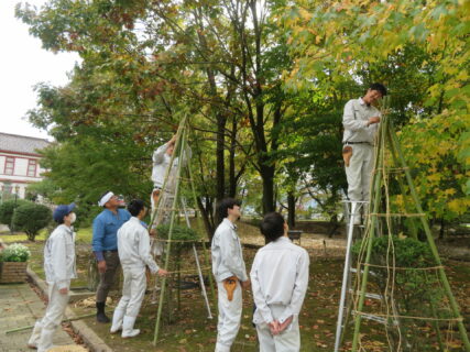 【農業環境科】「若手技術者人材育成支援等事業」出前講座　雪囲い体験